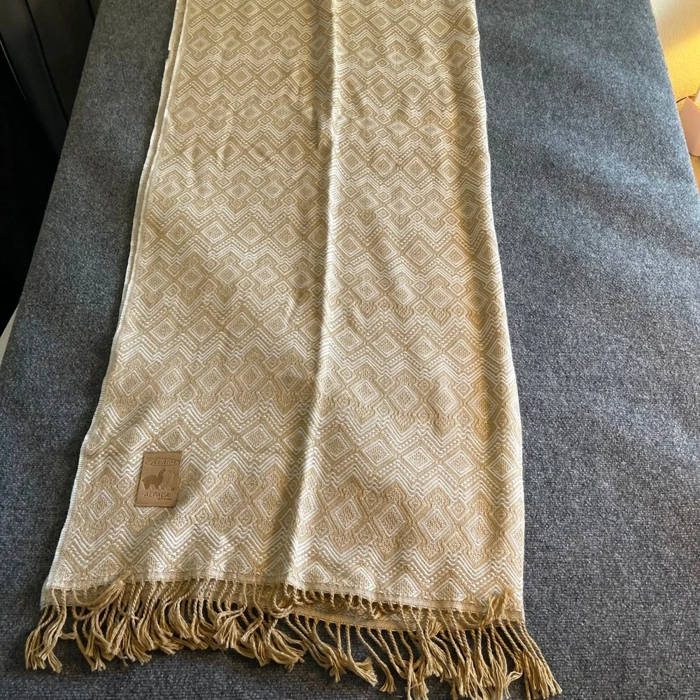 Tex Alpa Alpaca Wool Scarf Tan Cream Geometric Diamond Fringed Made in Peru 25in